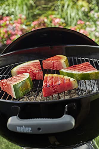 Weber Original Kettle Barbacoa de carbón, superficie de la parrilla de Ø 57 cm, barbacoa con tapa y cuba esmaltadas en porcelana, termómetro en tapa, sistema de limpieza One-Touch - Negro (14101004)