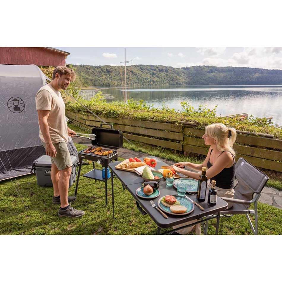Campingaz Barbacoa de gas Tour & Grill CV Plus | Se puede usar como barbacoa de mesa o de pie | Barbacoa portátil con tapa y patas desmontables | Para acampada, balcón y terraza | 2400 W
