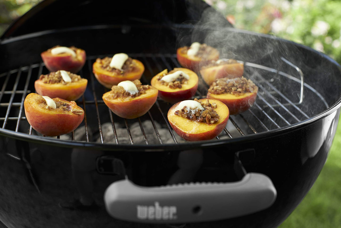Weber Compact Kettle Barbacoa de carbón, superficie de la parrilla de Ø 47 cm, barbacoa con tapa y cuba esmaltadas en porcelana, soporte de tres patas y ruedas, rejilla cromada - Negro (1221004)