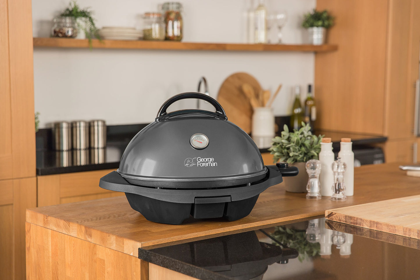 George Foreman Grill - Parrilla Eléctrica, Barbacoa Interior y Exterior, 15 Raciones, Bandeja de Goteo Extraíble, Revestimiento Antiadherente, Incluye Tapa, 2400 W, 5 Temperaturas, Negro - 22460-56